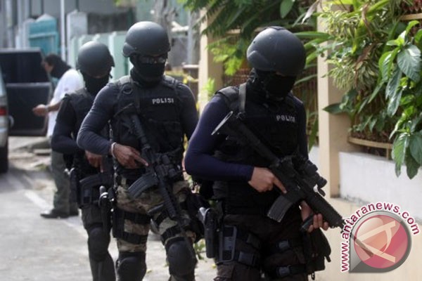  Densus 88 Temukan Bahan Peledak Hingga Buku Jihad di Cibinong Bogor